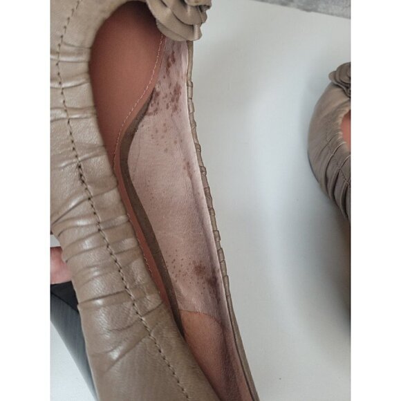 Vince Camuto Womens Heels 7.5B Cone TAUPE Leather Closed Round Toe Flower, NWOT - Picture 12 of 16